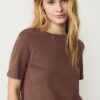 Camiseta básica de corte regular y tejido grueso Camiseta básica de corte regular y tejido grueso