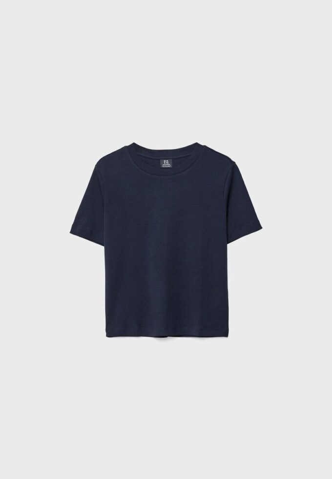Camiseta básica de corte regular y tejido grueso Camiseta básica de corte regular y tejido grueso