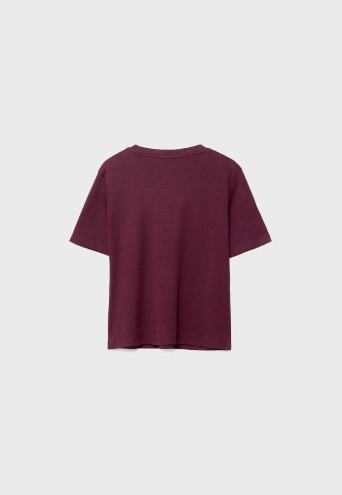 Camiseta básica de corte regular y tejido grueso Camiseta básica de corte regular y tejido grueso