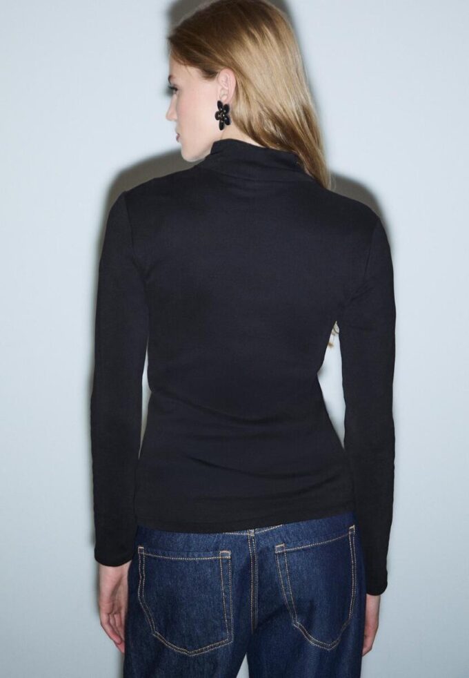 Camiseta básica de cuello alto Camiseta básica de cuello alto
