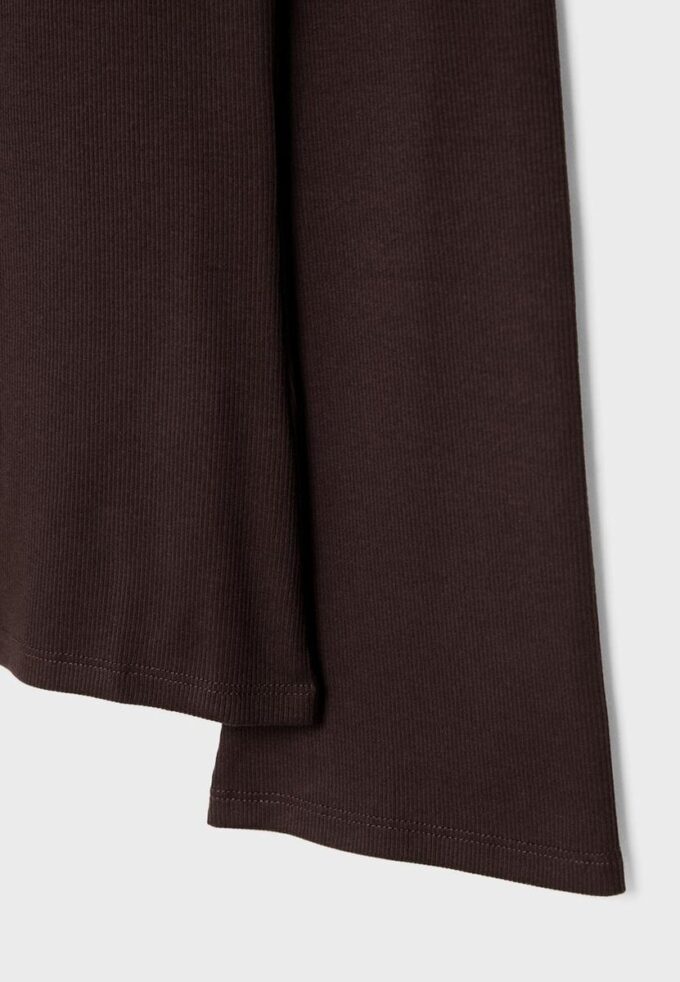Camiseta básica de manga acampanada Camiseta básica de manga acampanada