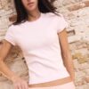 Camiseta básica de manga corta y cuello redondo Camiseta básica de manga corta y cuello redondo
