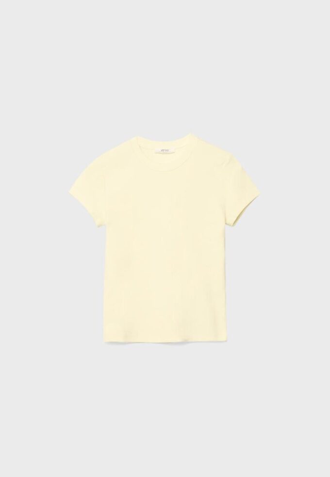 Camiseta básica de manga corta y cuello redondo Camiseta básica de manga corta y cuello redondo