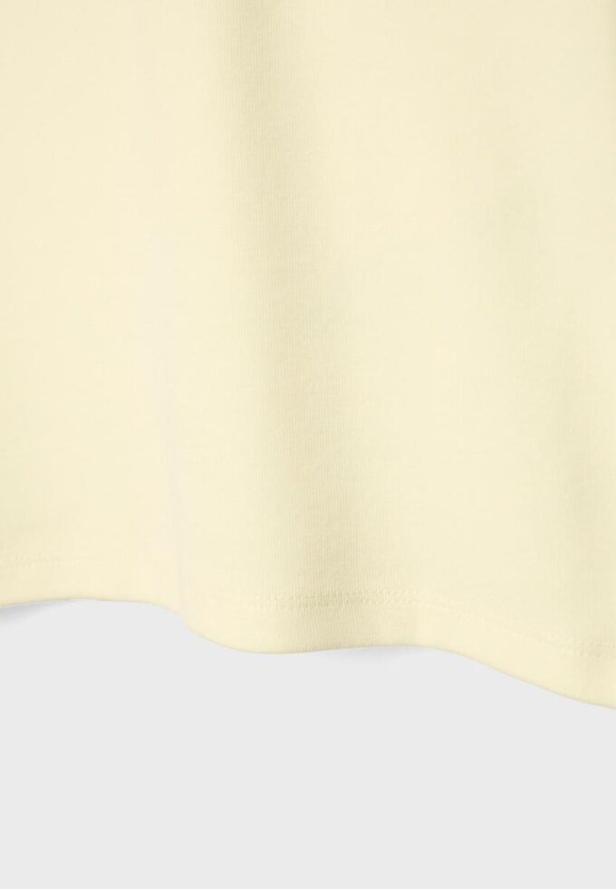 Camiseta básica de manga corta y cuello redondo Camiseta básica de manga corta y cuello redondo
