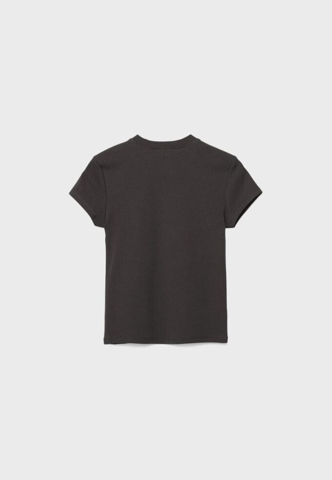 Camiseta básica de manga corta y cuello redondo Camiseta básica de manga corta y cuello redondo