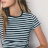 Camiseta básica de rayas y corte ajustado Camiseta básica de rayas y corte ajustado