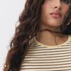 Camiseta básica de rayas y corte ajustado Camiseta básica de rayas y corte ajustado