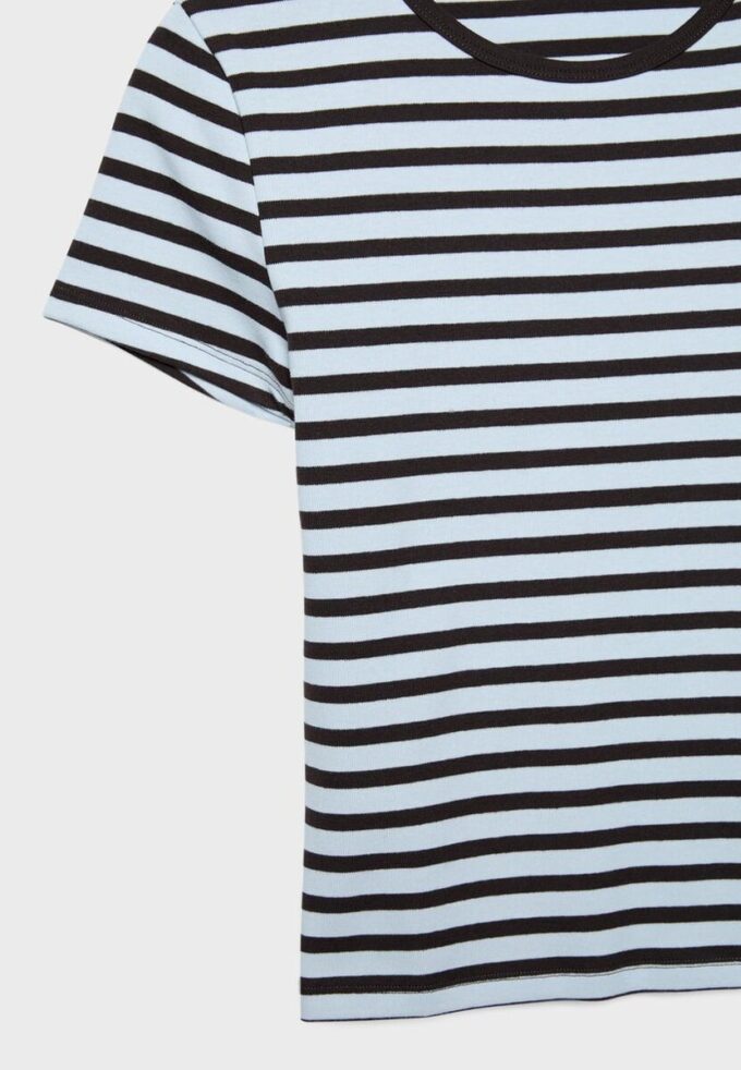 Camiseta básica de rayas y corte ajustado Camiseta básica de rayas y corte ajustado
