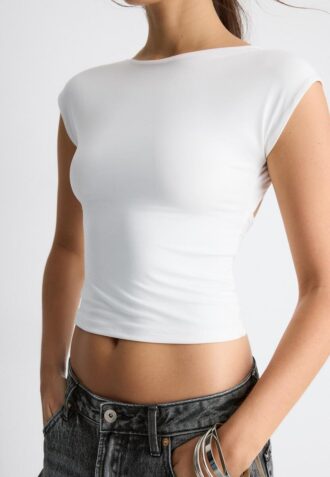 Camiseta con espalda abierta