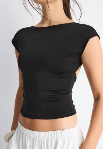 Camiseta con espalda abierta