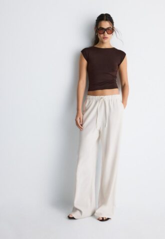 Camiseta con espalda abierta