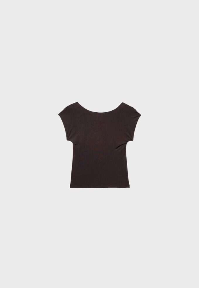 Camiseta con espalda abierta Camiseta con espalda abierta