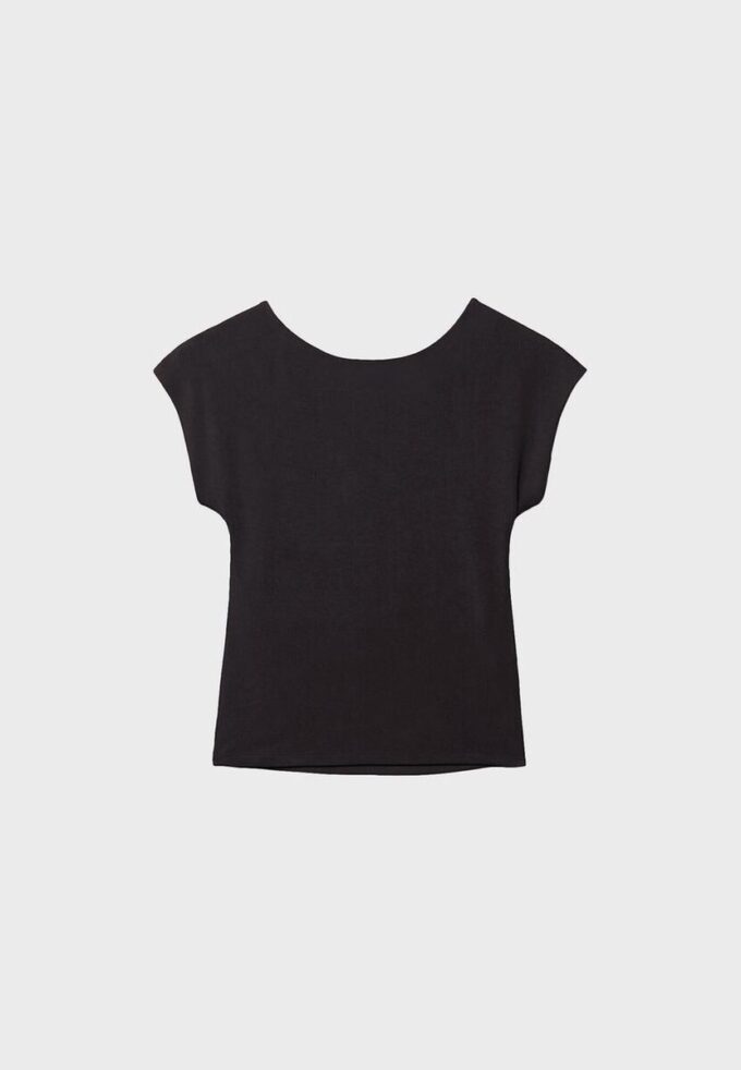 Camiseta con espalda abierta Camiseta con espalda abierta