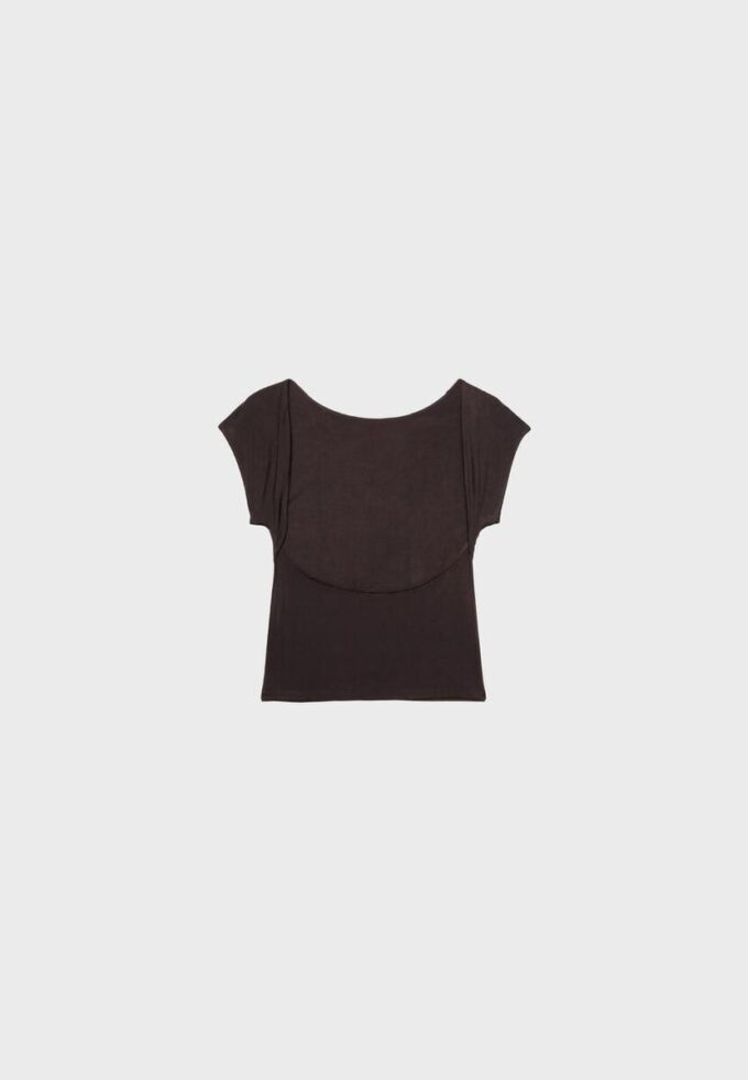 Camiseta con espalda abierta Camiseta con espalda abierta
