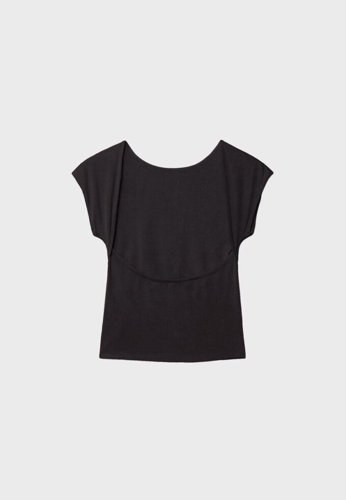 Camiseta con espalda abierta Camiseta con espalda abierta