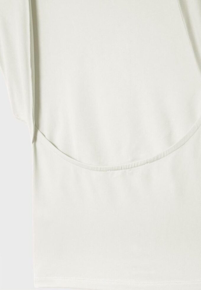 Camiseta con espalda abierta Camiseta con espalda abierta