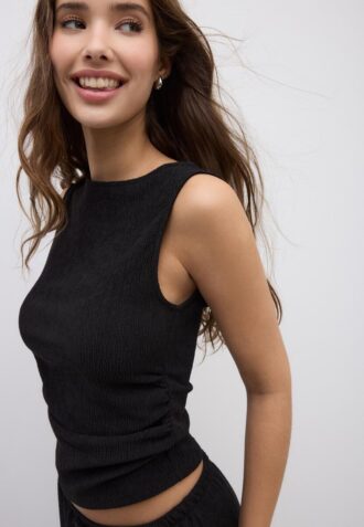 Camiseta con textura fruncida