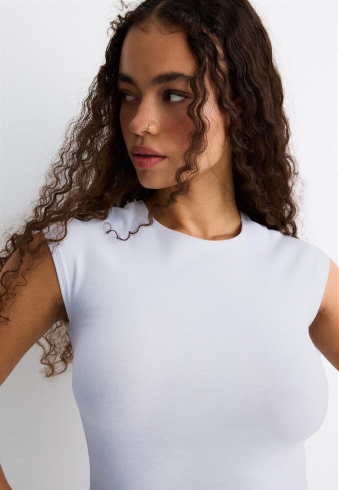 Camiseta corta ajustada básica Camiseta corta ajustada básica