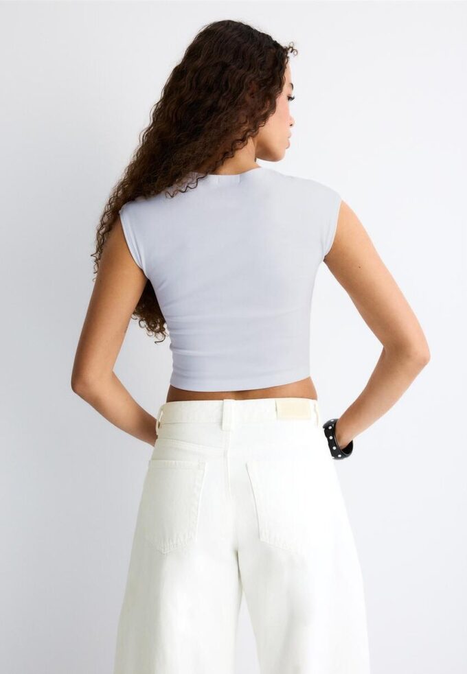 Camiseta corta ajustada básica Camiseta corta ajustada básica