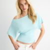 Camiseta de manga corta con cuello barco