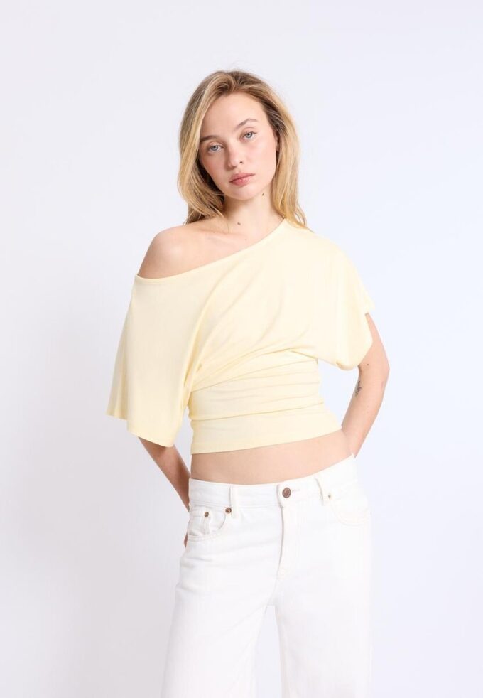 Camiseta de manga corta con cuello barco Camiseta de manga corta con cuello barco