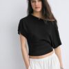 Camiseta de manga corta con cuello barco