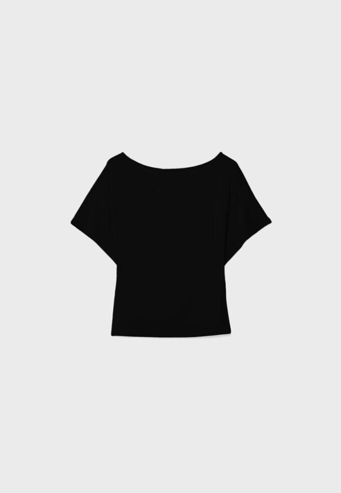 Camiseta de manga corta con cuello barco
