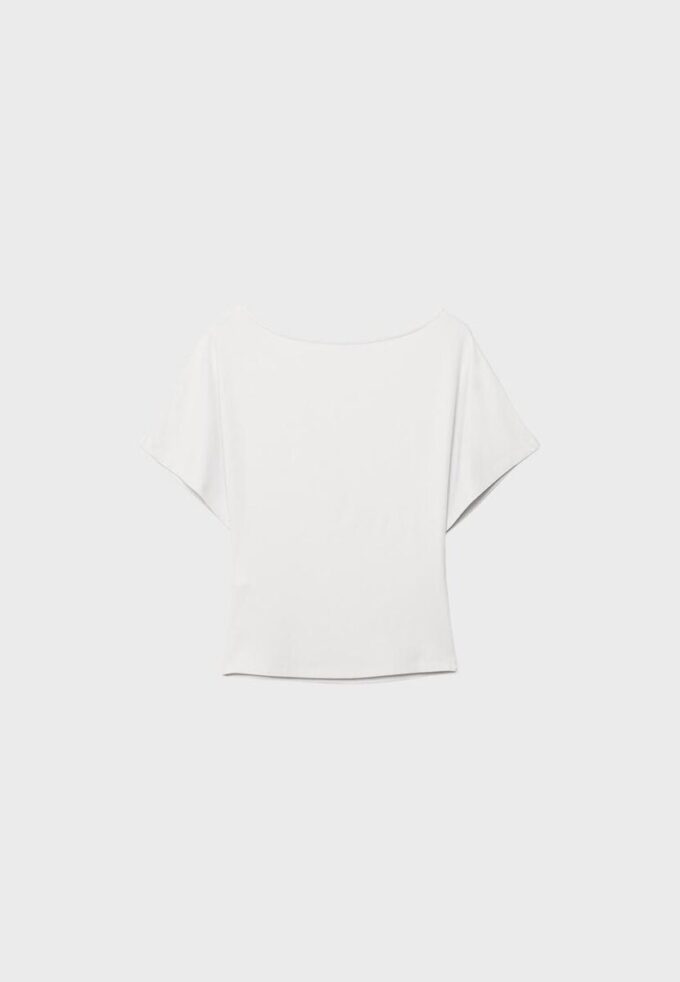 Camiseta de manga corta con cuello barco