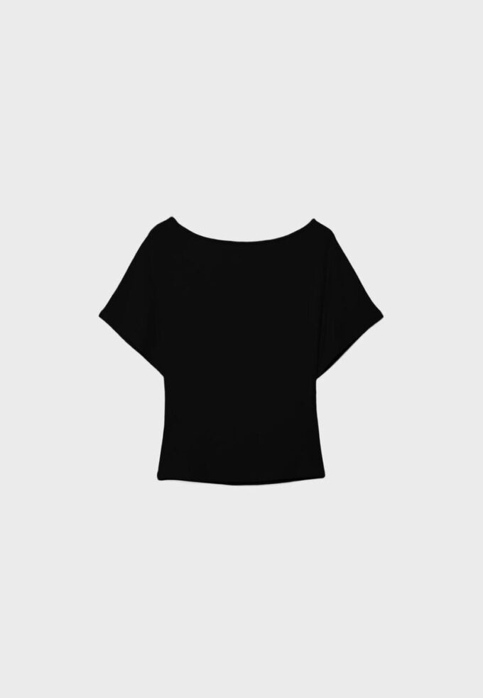 Camiseta de manga corta con cuello barco
