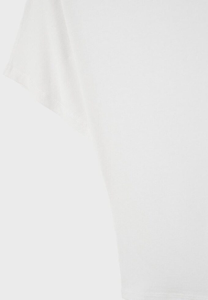 Camiseta de manga corta con cuello barco