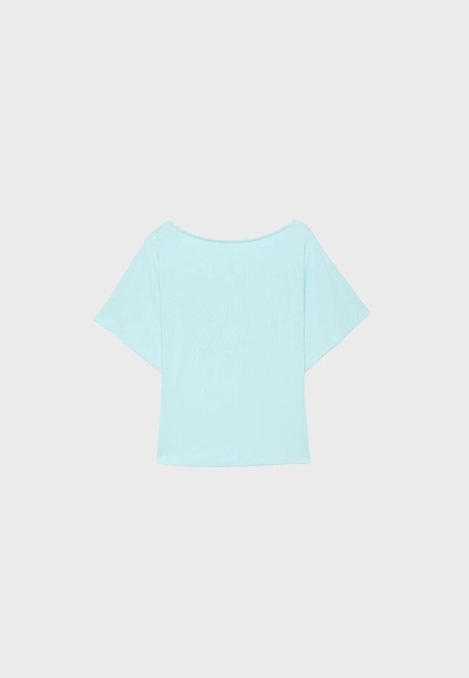 Camiseta de manga corta con cuello barco