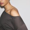 Camiseta de manga corta con cuello barco y fruncidos Camiseta de manga corta con cuello barco y fruncidos