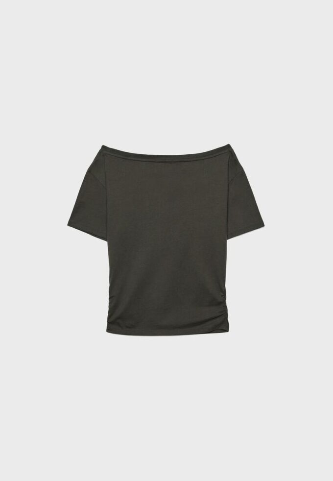 Camiseta de manga corta con cuello barco y fruncidos Camiseta de manga corta con cuello barco y fruncidos