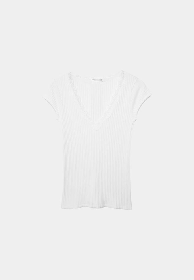 Camiseta de manga corta con cuello en V y encaje Camiseta de manga corta con cuello en V y encaje