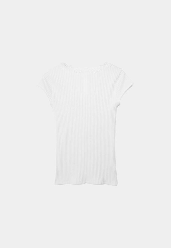 Camiseta de manga corta con cuello en V y encaje Camiseta de manga corta con cuello en V y encaje