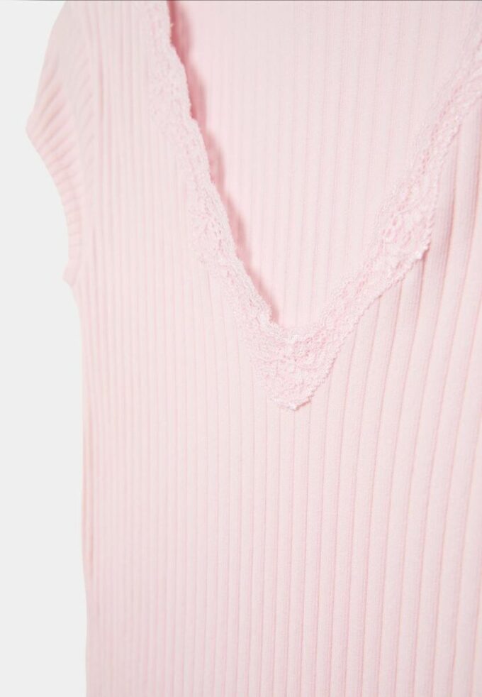 Camiseta de manga corta con cuello en V y encaje Camiseta de manga corta con cuello en V y encaje