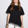 Camiseta de manga corta con dobladillo de encaje Camiseta de manga corta con dobladillo de encaje