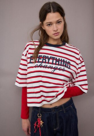 Camiseta de manga corta con estampado de rayas
