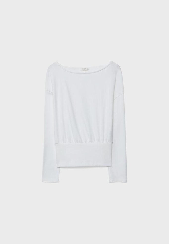 Camiseta de manga larga con cuello barco y dobladillo con faja Camiseta de manga larga con cuello barco y dobladillo con faja