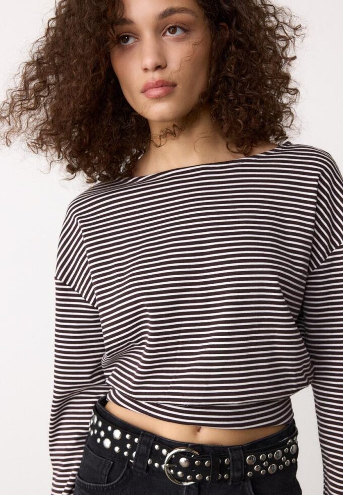 Camiseta de manga larga con cuello barco y faja a rayas Camiseta de manga larga con cuello barco y faja a rayas