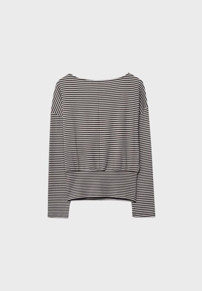 Camiseta de manga larga con cuello barco y faja a rayas Camiseta de manga larga con cuello barco y faja a rayas