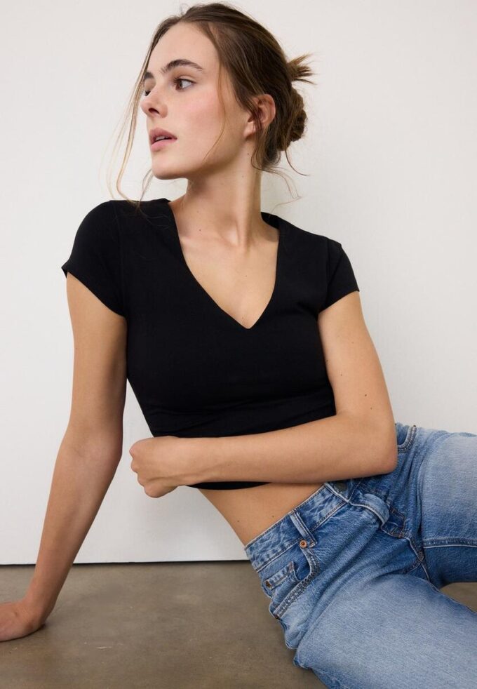 Camiseta de pantalón corto con cuello en V Camiseta de pantalón corto con cuello en V