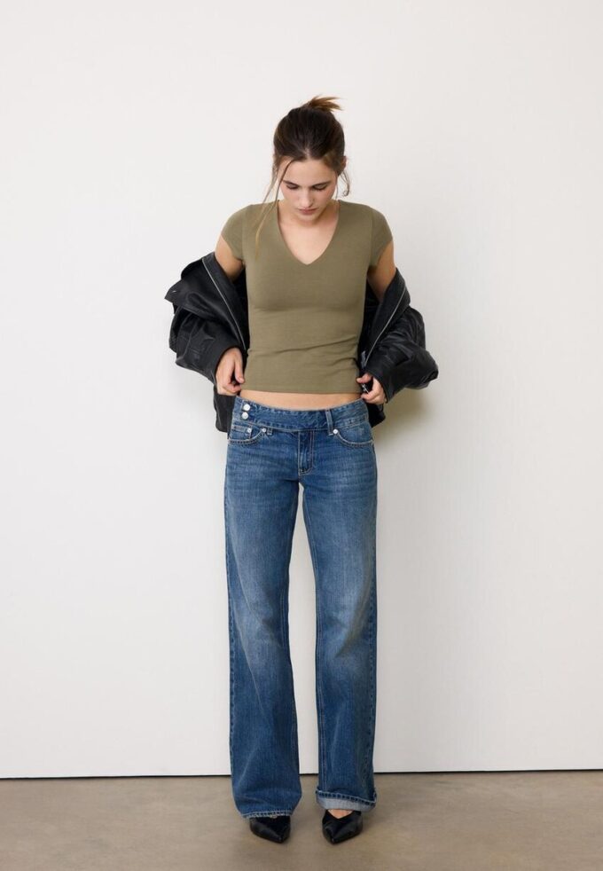 Camiseta de pantalón corto con cuello en V Camiseta de pantalón corto con cuello en V