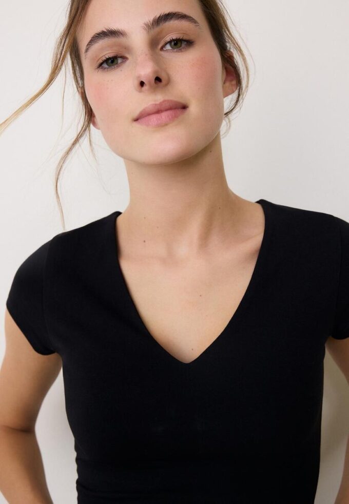 Camiseta de pantalón corto con cuello en V Camiseta de pantalón corto con cuello en V