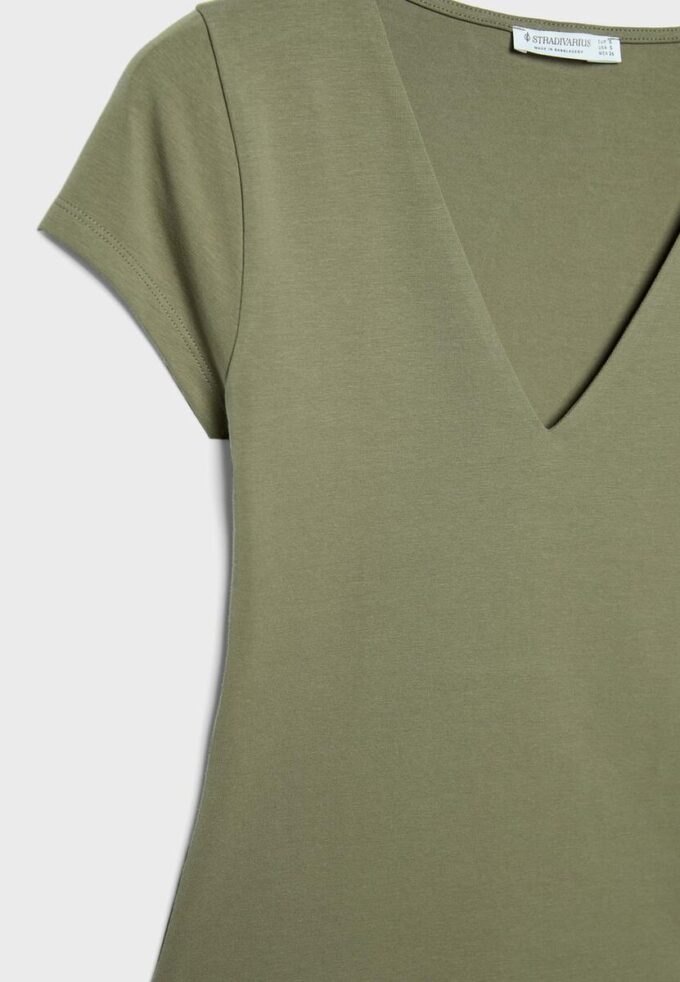 Camiseta de pantalón corto con cuello en V Camiseta de pantalón corto con cuello en V