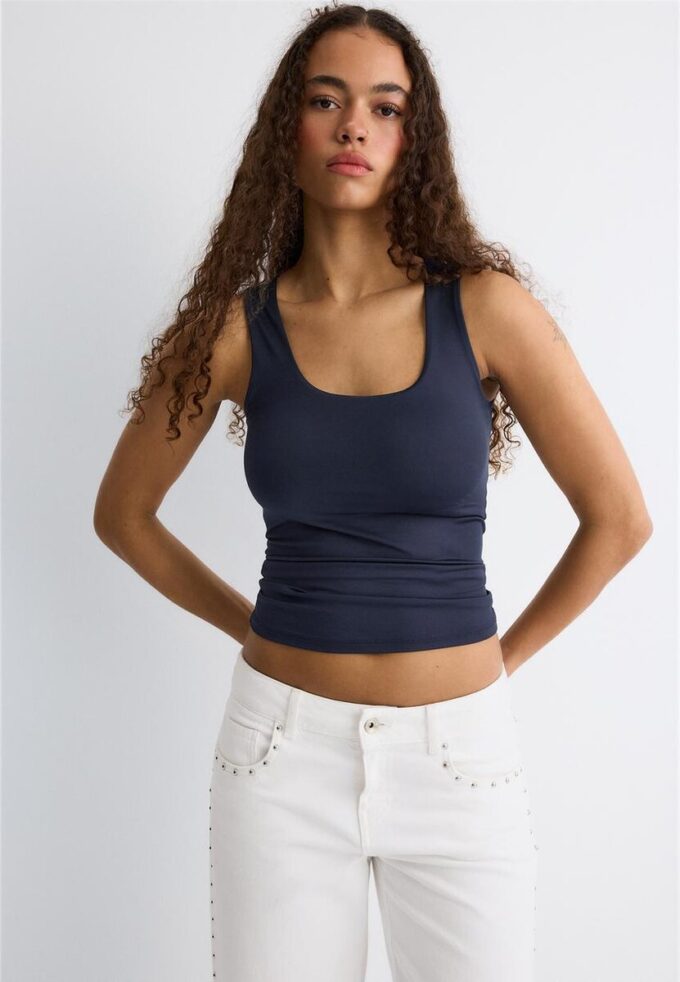 Camiseta de poliamida con tirantes anchos Camiseta de poliamida con tirantes anchos