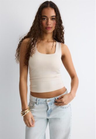 Camiseta de poliamida con tirantes anchos