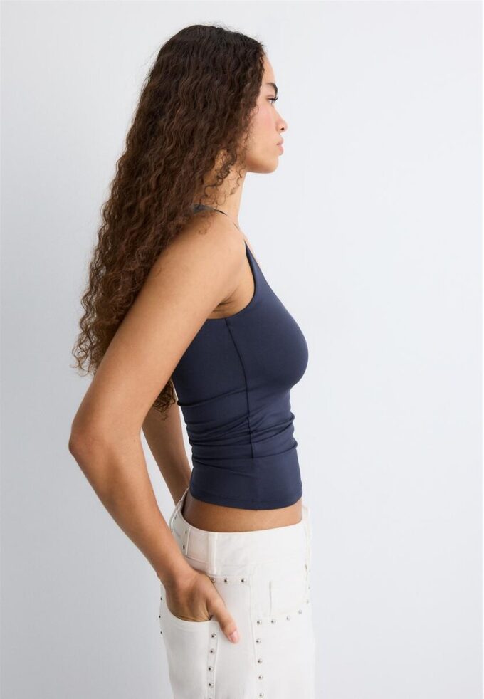 Camiseta de poliamida con tirantes anchos Camiseta de poliamida con tirantes anchos