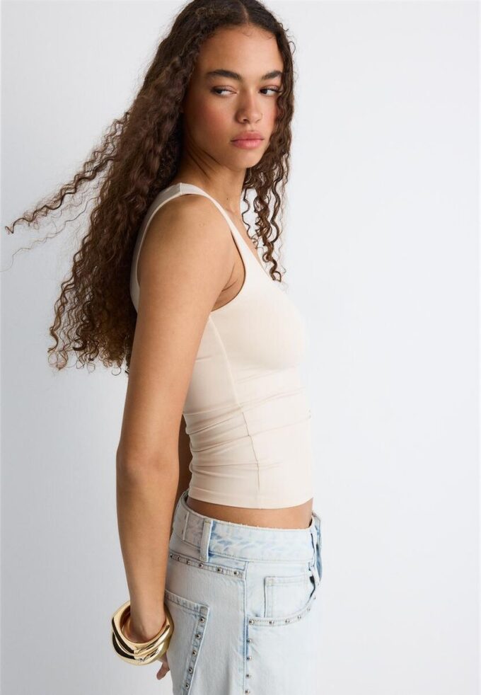 Camiseta de poliamida con tirantes anchos Camiseta de poliamida con tirantes anchos
