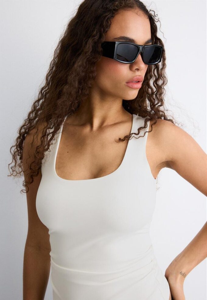 Camiseta de poliamida con tirantes anchos Camiseta de poliamida con tirantes anchos